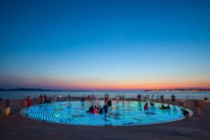 Instalación 'Greeting to the Sun', del arquitecto Nikola Basic, en Zadar, en la costa de Dalmacia (Croacia).