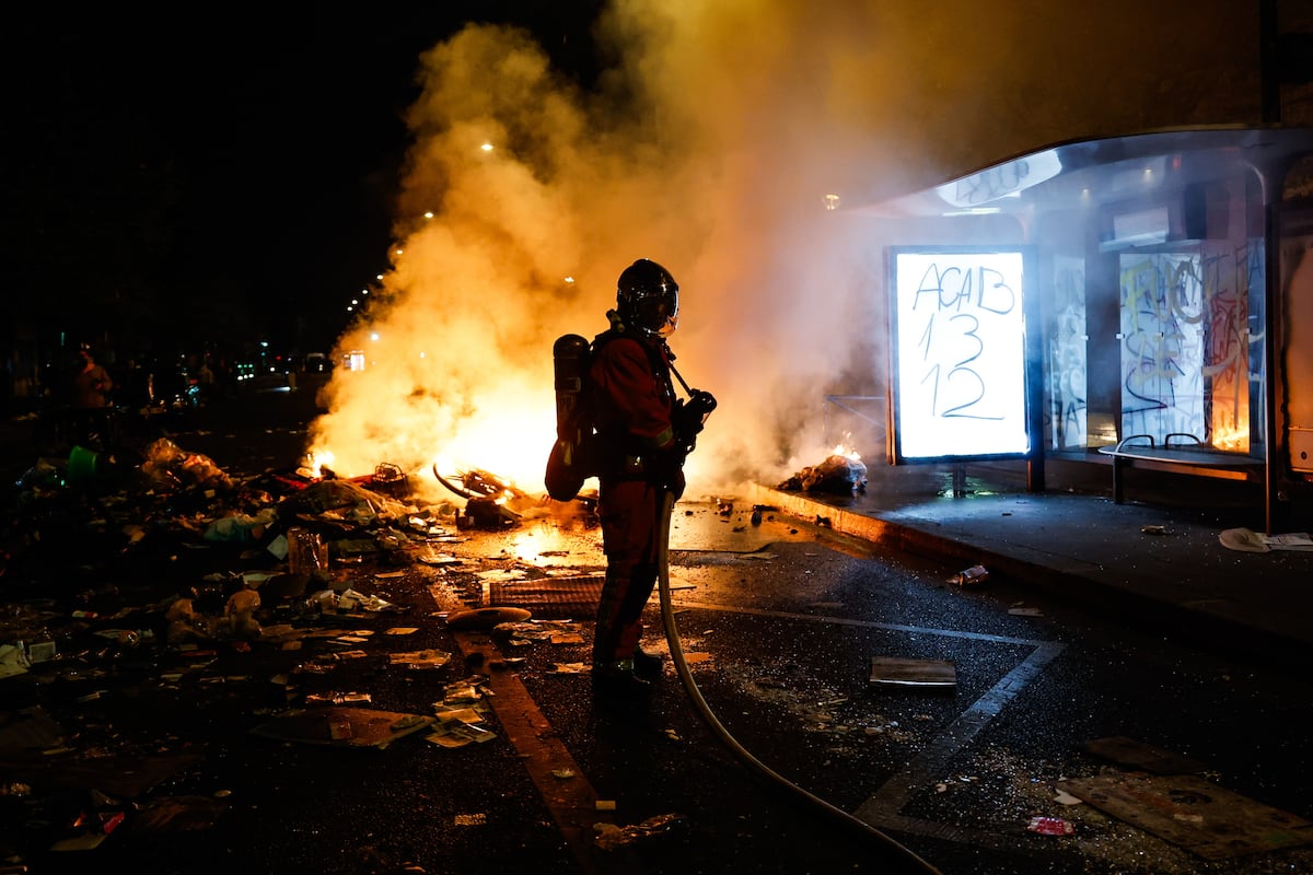 Francia implanta toques de queda parciales en algunas ciudades para frenar los disturbios