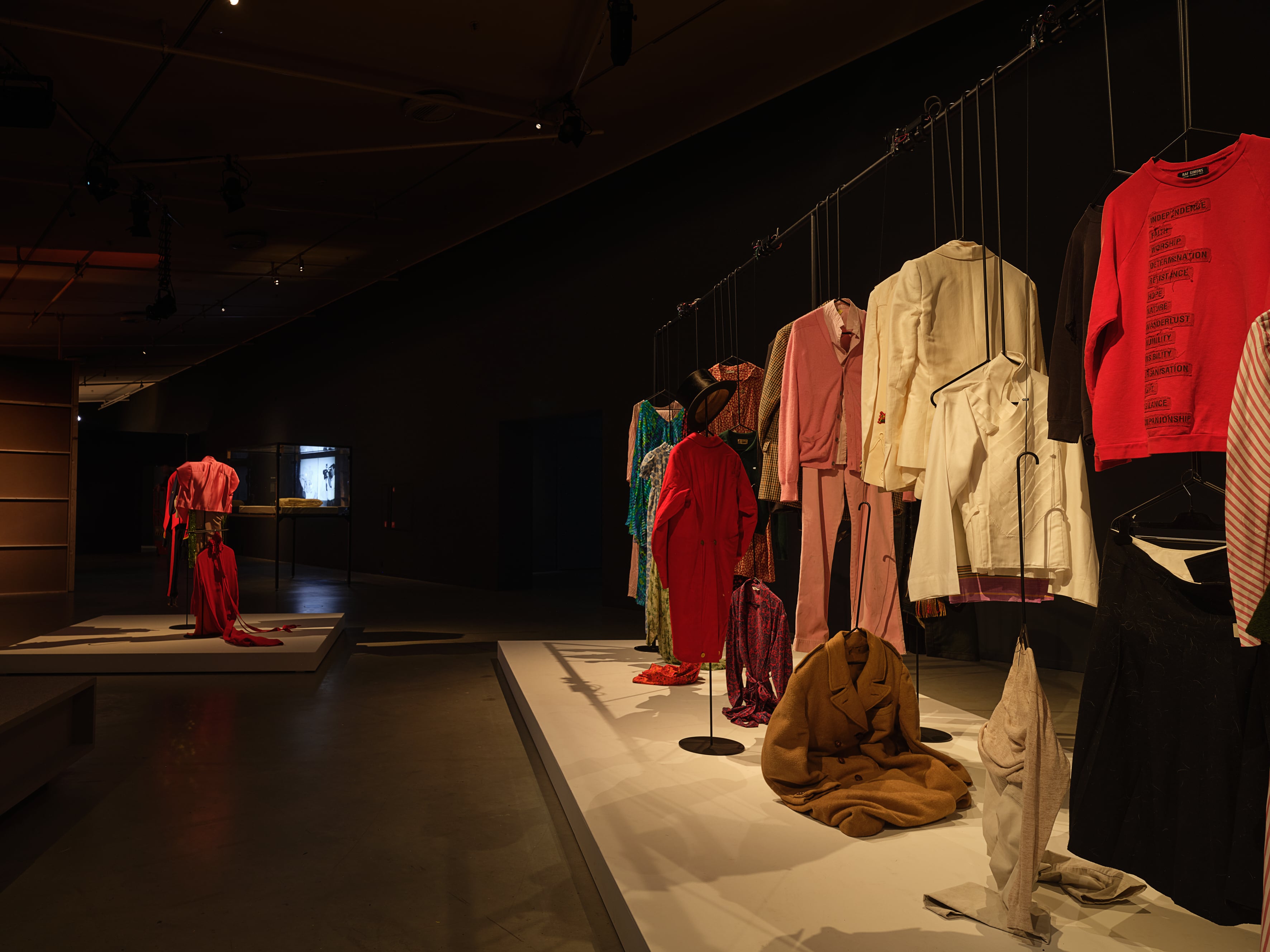 Instalación 'A Biographical Wardrobe' (Un armario biográfico) de Olivier Saillard para la exposición 'Tilda Swinton-Ongoing'.