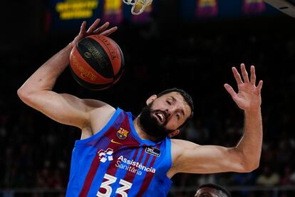 Nikola Mirotic gesticula durante un momento del partido en el Palau.