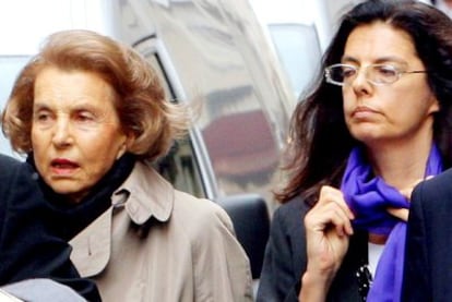 Liliane Bettencourt y su hija Francoise Bettencourt en una foto de archivo.