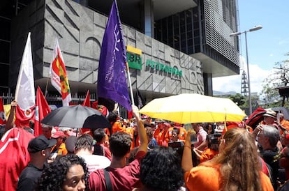 Protestas de trabajadores de Petrobras en Río de Janeiro.