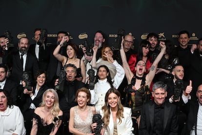 Fotografía de familia de los galardonados en la 39º edición de los Premios Goya.