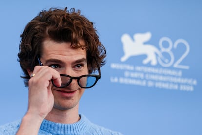 El actor Andrew Garfield posa para la prensa por el filme 'After the Hunt'.
