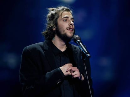 El cantante Salvador Sobral durante su actuación en el festival de Eurovisión de 2016.