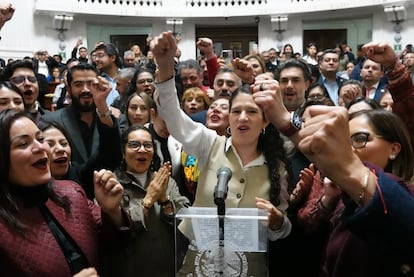 Bertha Alcalde Luján rinde protesta como fiscal de Ciudad de México, el 23 de diciembre de 2024 en el Congreso local.