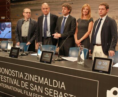 Los productores Xabier Atance, Pedro Pérez, Santiago González, Eva Cebrián y Gonzalo Salazar (de izqda. a dcha.).