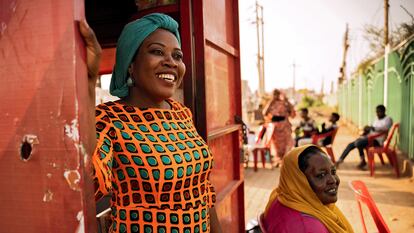 Retrato de mujeres sudanesas que forma parte de la exposición ‘En sus manos: Mujeres haciéndose cargo de la paz’.