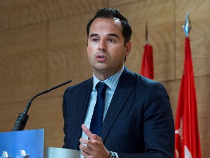 El vicepresidente de la Comunidad de Madrid, Ignacio Aguado, en una rueda de prensa a finales de julio.