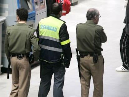 Vigilantes del Metro de Madrid. 