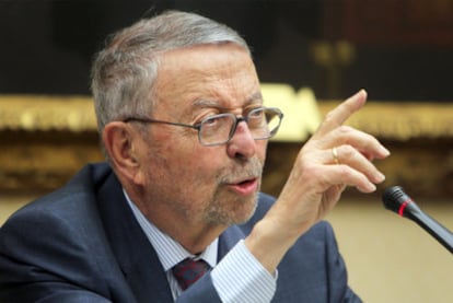 Alberto Oliart, ayer durante su comparecencia en el Congreso.