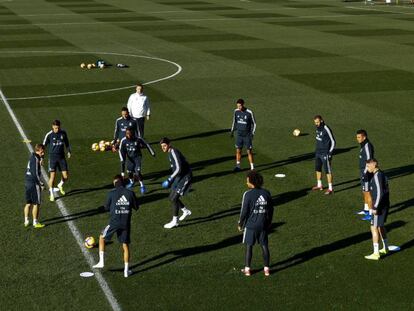 Jugadores del Real Madrid durante el entrenamiento.