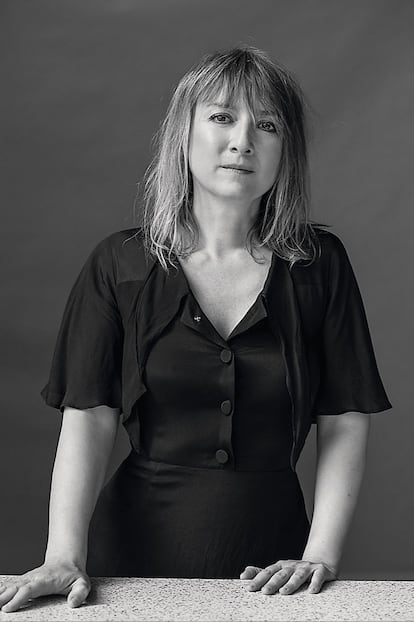 Marina Núñez - Doctora en Bellas 
Artes y artista
«En el arte contemporáneo nadie se considera machista, insisten en que no tiene género. Según esa versión, las mujeres somos peores artistas (y comisarías, gestoras, historiadoras…). No es cierto. Desde los 70 se estudian los obstáculos sociales, el concepto de genio incompatible con la identidad femenina, etc. Estamos representadas en el mejor caso en un 30%. La lentitud del sector en igualdad es desesperante».