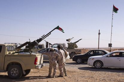 Control de las milicias cerca de Abu Grein, Libia.