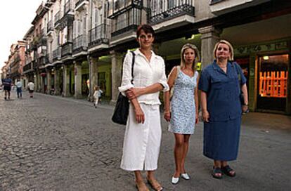 Anna Kepa, Anna Violeta Jurczak y Barbara Kurasz, días atrás en la plaza de Cervantes de Alcalá de Henares.