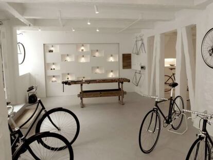 La tienda de bicicletas Cyckelmageren, en Copenhague, donde los componentes son expuestos como obras de arte.
