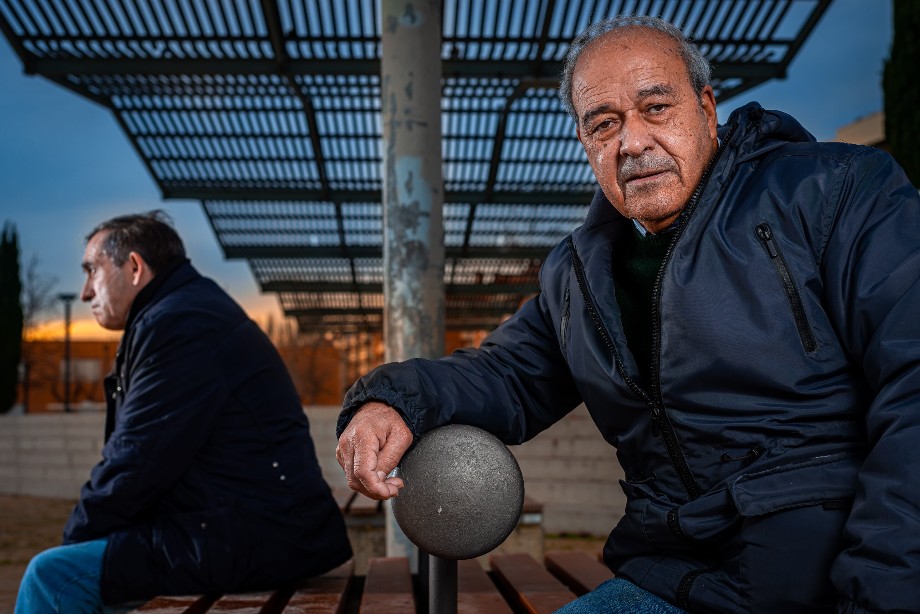 Aurelio Montoiro, en primer término, y su amigo Tomás Jiménez cenarán juntos en Huesca.