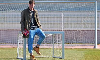 Cristian Álvarez, portero del Rayo, posa para la entrevista.