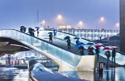 The Ponte della Costituzione during a rainy day. 