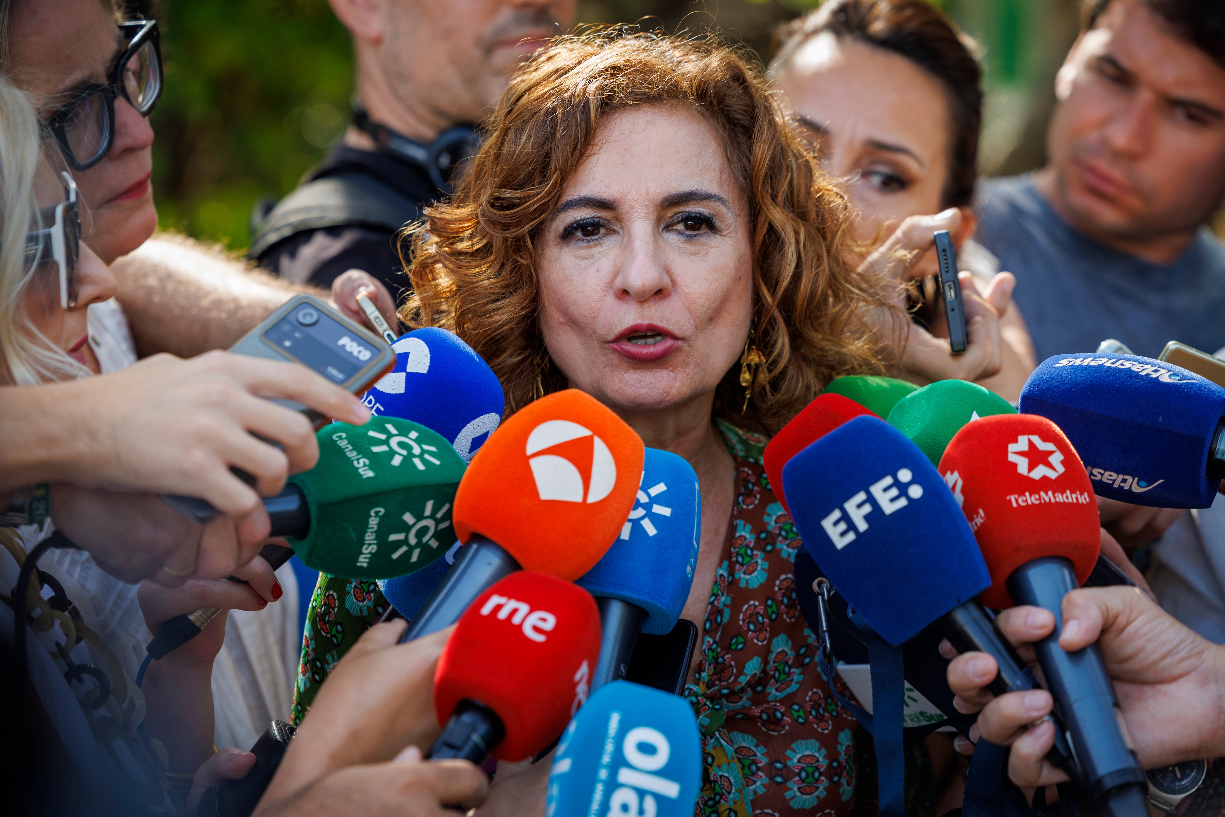 Montero lanza su candidatura a la Junta con un PSOE andaluz descompuesto por la trama corrupta