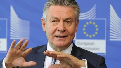 El comisario de Comercio, Karel de Gucht, este jueves en su comparecencia de prensa.