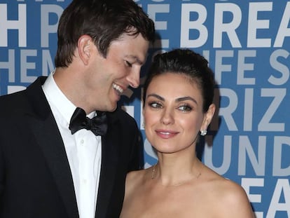 Los actores Ashton Kutcher y Mila Kunis, en un evento en California, en diciembre de 2017.