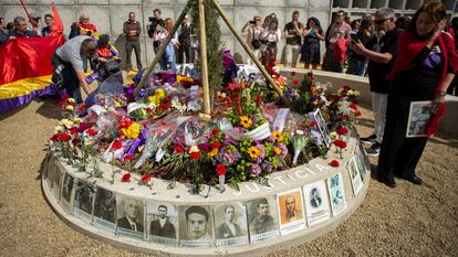 Inauguración del osario-memorial de Pico Reja, en el cementerio de San Fernando de Sevilla en marzo de 2023.