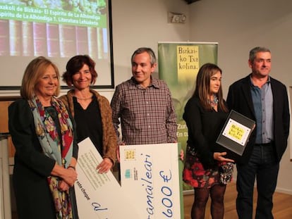 De izquiera a derecha: Sol Aguirre, María Angeles Carretero, Oskar Azkona, Idoia Barrondo e Iñaki Aretxabaleta.