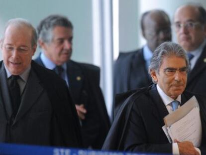 Los jueces llegan al Tribunal Supremo de Brasil.