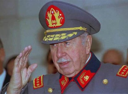 Imagen de Augusto Pinochet en 1997.