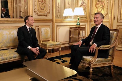 Los presidentes Emmanuel Macron y Mauricio Macri en el El&iacute;seo 