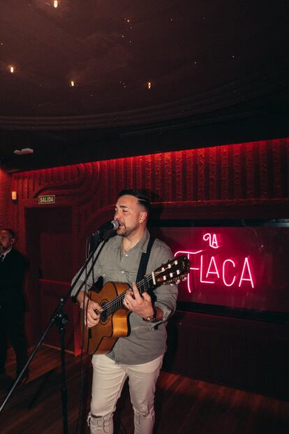 Actuación en vivo en el pub La Flaca.