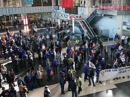 Trabajadores de Izar ocupan el aeropuerto de Valencia