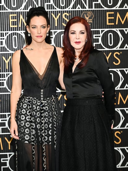 De todos los nietos de Priscilla, la actriz Riley Keough, hija de Lisa Marie, es la más mediática y su carrera como actriz incluye papeles tan destacados en cine y televisión como Mad Max: Fury Road, The Girlfriend Experience o Todos quieren a Daisy Jones. A pesar de que ambas han hablado públicamente sobre su admiración mutua, su relación ha vivido momentos complejos y se ha distanciado tras el conflicto legal surgido a raíz de la muerte de Lisa Marie. En su testamento, Riley fue nombrada heredera, y Priscilla impugnó la validez del documento, argumentando que había sido modificado sin su conocimiento. Tras meses de conflicto ambas llegaron a un acuerdo en 2023 y se han esmerado en dejar claro que están dispuestas a reconciliarse.
