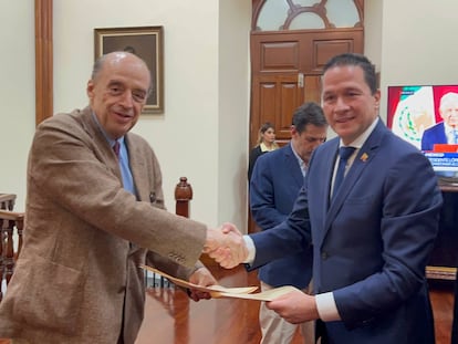 El canciller designado de Colombia, Álvaro Leyva, y el ministro de Exteriores de Venezuela, Carlos Faria, se reúnen en San Cristóbal.