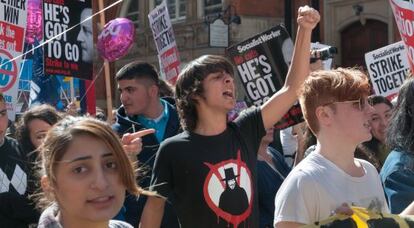 Protesta estudiantil contra los recortes en el Departamento de Educaci&oacute;n, el pasado mes de marzo en Londres. 