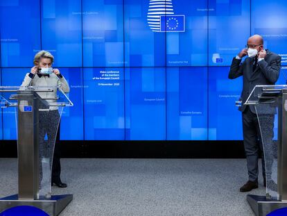 La presidenta de la Comisión Europea, Ursula von der Leyen, y el presidente del Consejo Europeo, Charles, Michel, en Bruselas el pasado 19 de noviembre.