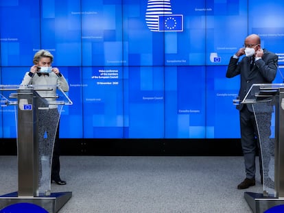 La presidenta de la Comisión Europea, Ursula von der Leyen, y el presidente del Consejo Europeo, Charles, Michel, en Bruselas el pasado 19 de noviembre.