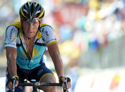 Lance Armstrong cruza la meta de Verbier.