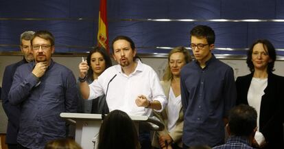 Pablo Iglesias proposa al Rei formar un govern amb Pedro Sánchez, en què ell seria el vicepresident.
