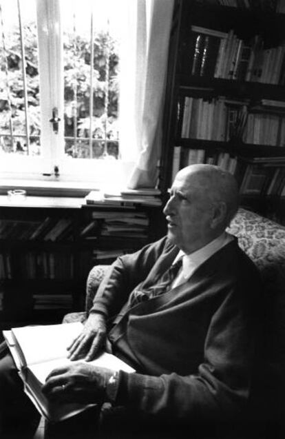 Vicente Aleixandre, en su casa el día en que se anunció su Premio Nobel de Literatura, el 6 de octubre de 1977.