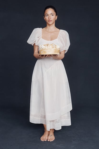 Uno de los diseños midi de la irlandesa Simone Rocha para el portal MyTheresa.