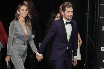 Tres meses y medio después de su boda, David Bisbal, de 39 años, y Rosana Zanetti, de 30, anunciaron en sus redes sociales que estaban esperando su primer hijo en común. Más adelante, el intérprete de ‘Ave María’ confirmaba el sexo del bebé: un niño. Este será el primer hijo en común de la pareja, y el segundo para el músico, que tiene una hija con Elena Tablada llamada Ella, que nació en Miami (Florida) en febrero de 2010.