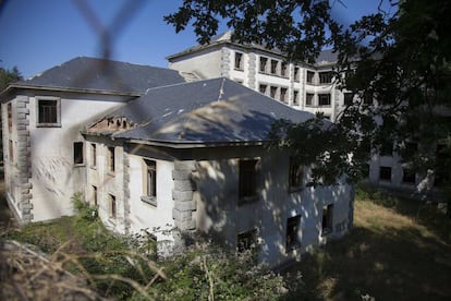 El Hospital de la Tablada en la subida al Puerto del León nunca se llegó a inaugurar.