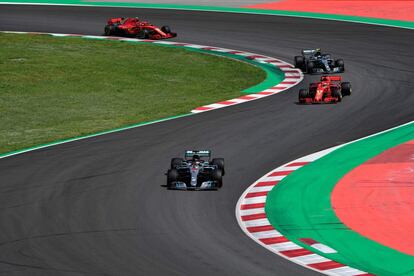 Lewis Hamilton encabezando la carrera, el 13 de mayo de 2018