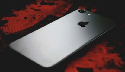 Trasera de un teléfono iPhone de Apple