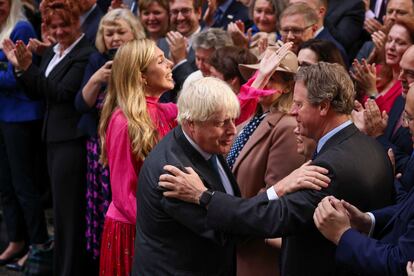 Ante su esposa, Carrie, y sus aliados más fieles en tres años de Gobierno, Johnson ha repasado los que considera logros incuestionables de su mandato: la victoria en las urnas de 2019, la conquista definitiva del Brexit, la nueva firmeza del Reino Unido en la escena internacional o la lucha contra la pandemia.