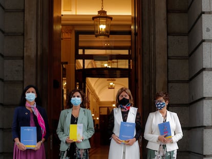 La ministra de Hacienda, María Jesús Montero, antes de presentar el proyecto de Presupuestos en el Congreso.