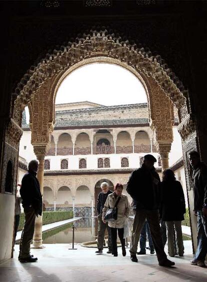 Visitantes en la Alhambra de Granada.