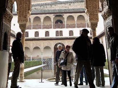 Visitantes en la Alhambra de Granada.